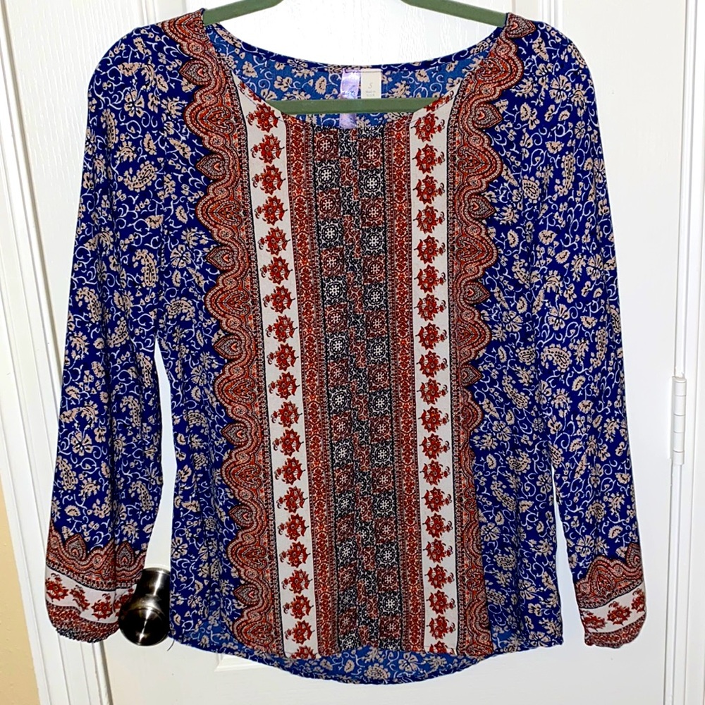 Beautiful fall blouse but still thin enough to pair with a vest or sweater.